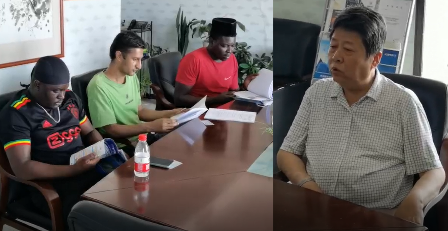 陈尔凡董事长与国外技术人员交流气盾坝技术