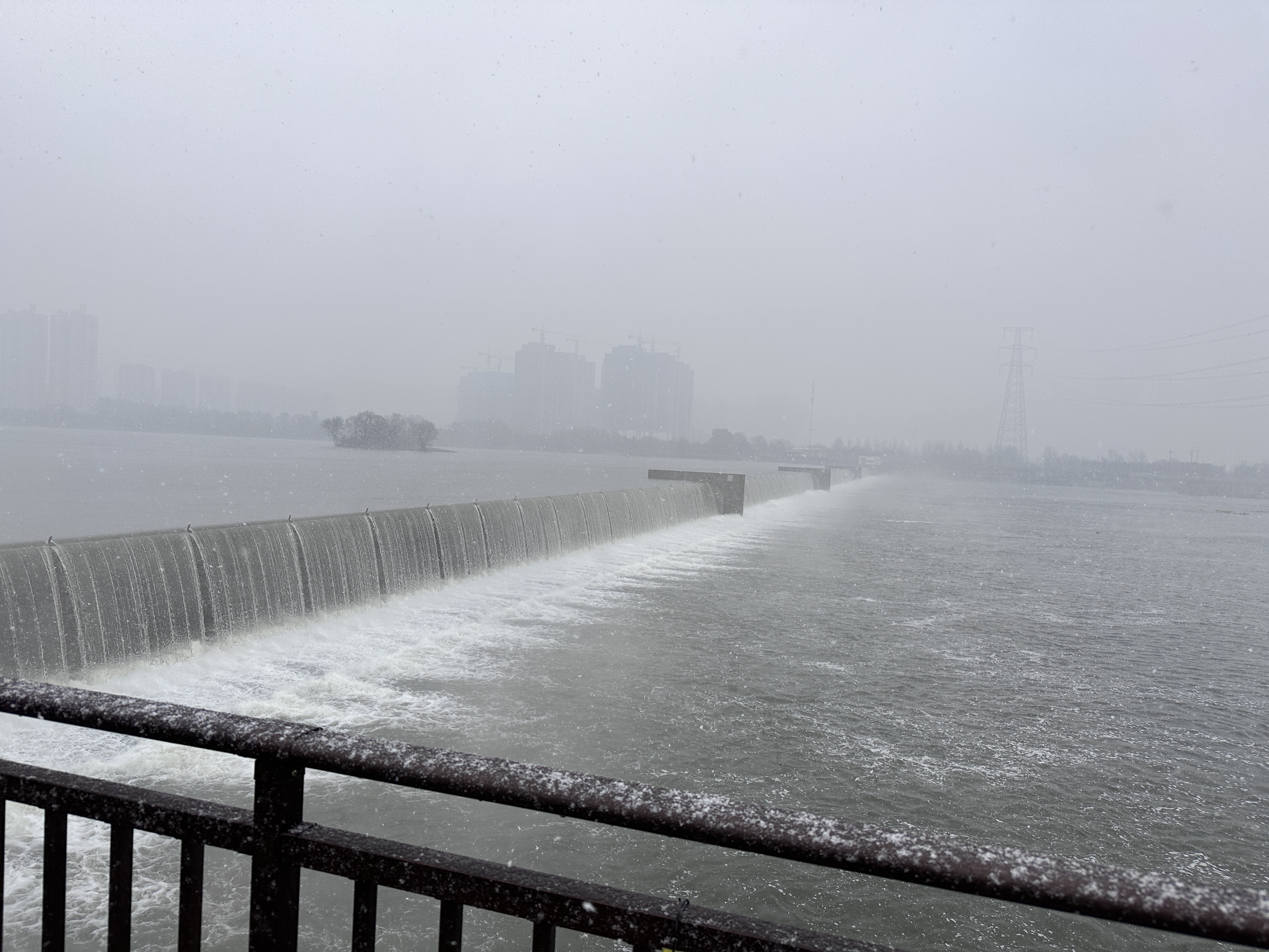 气盾坝、橡胶坝冬季运行（除冰系统）